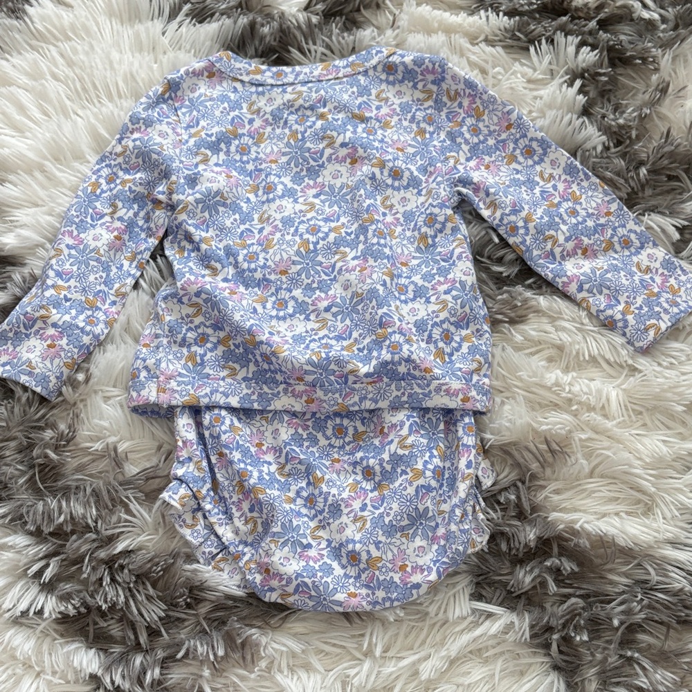 Floral Baby Outfit Set, 9 months. New! - Picture 4 of 4